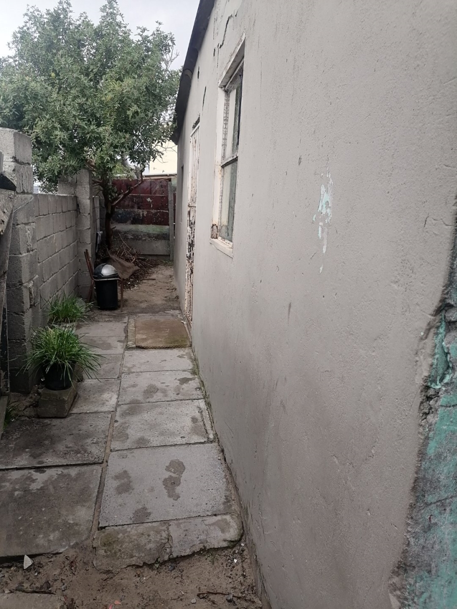 2 Bedroom Property for Sale in Delft South Western Cape